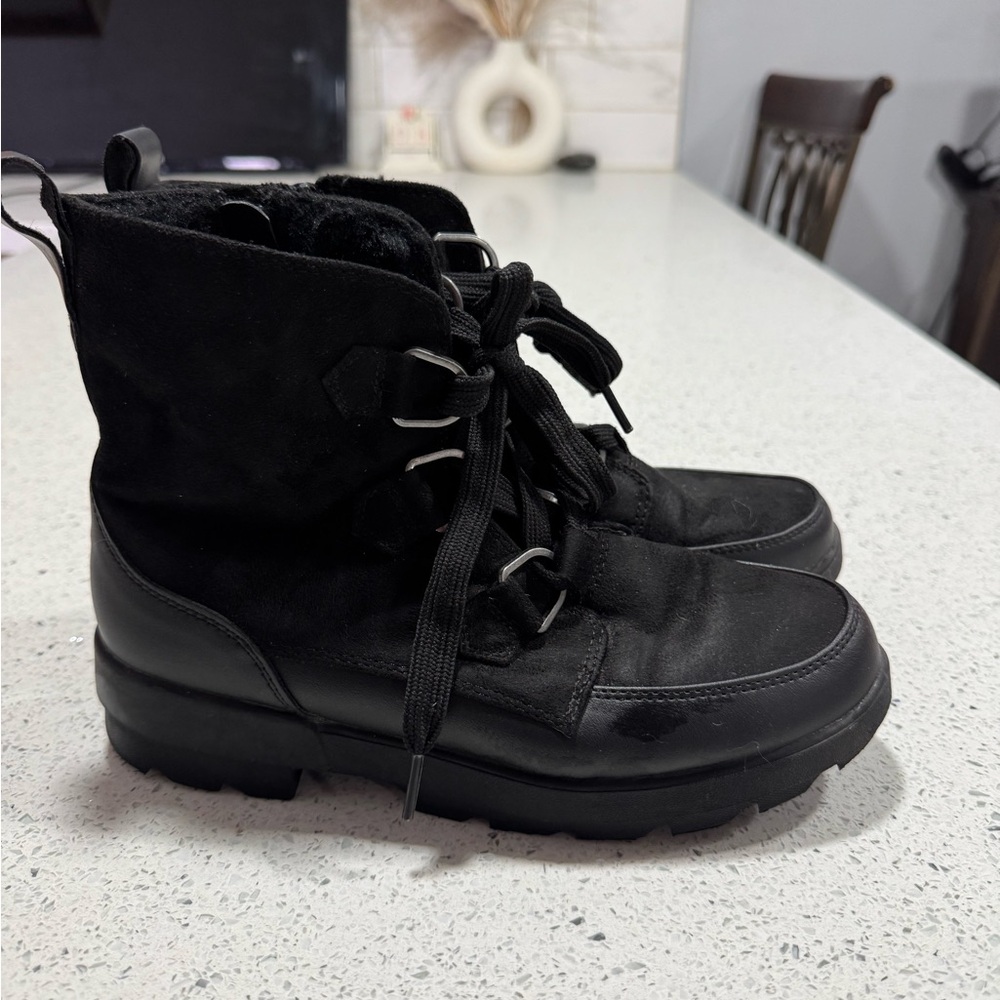 Sm New York women faux fur black lace up Boot zipper lined flat rubber suede